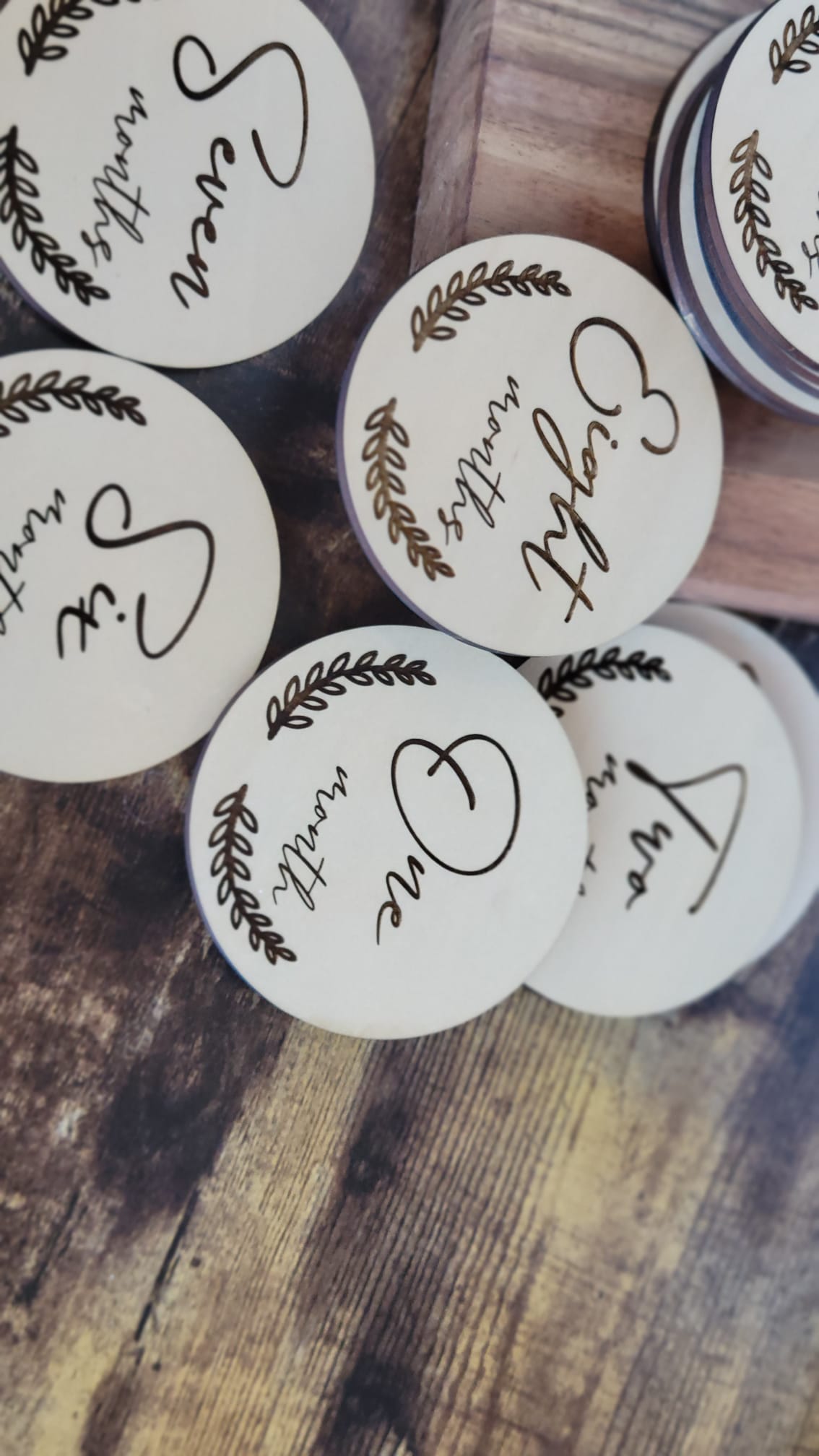 BABY MILESTONES - DOUBLE LAUREL