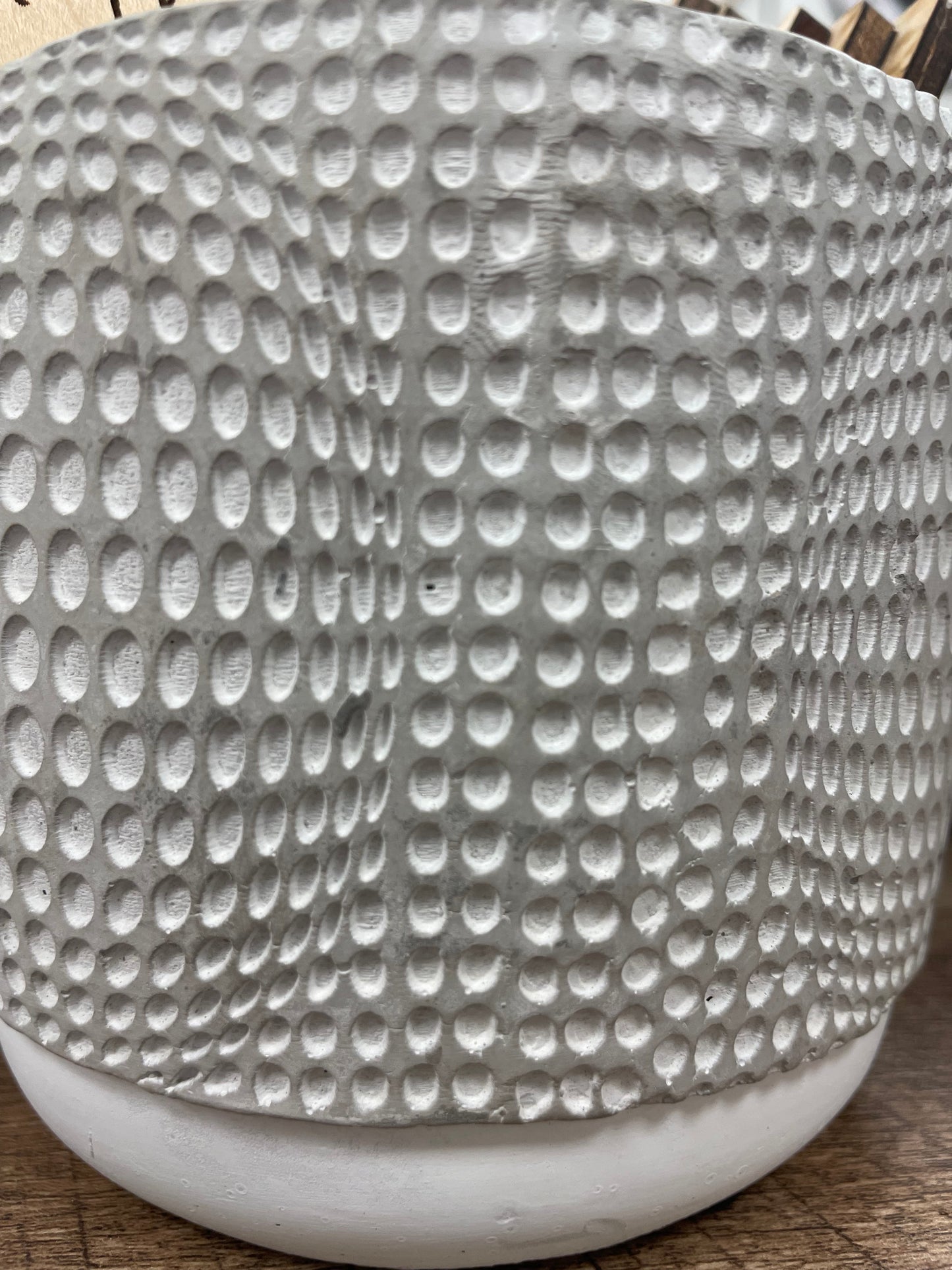 PATTERNED CEMENT FLOWER POT / S69