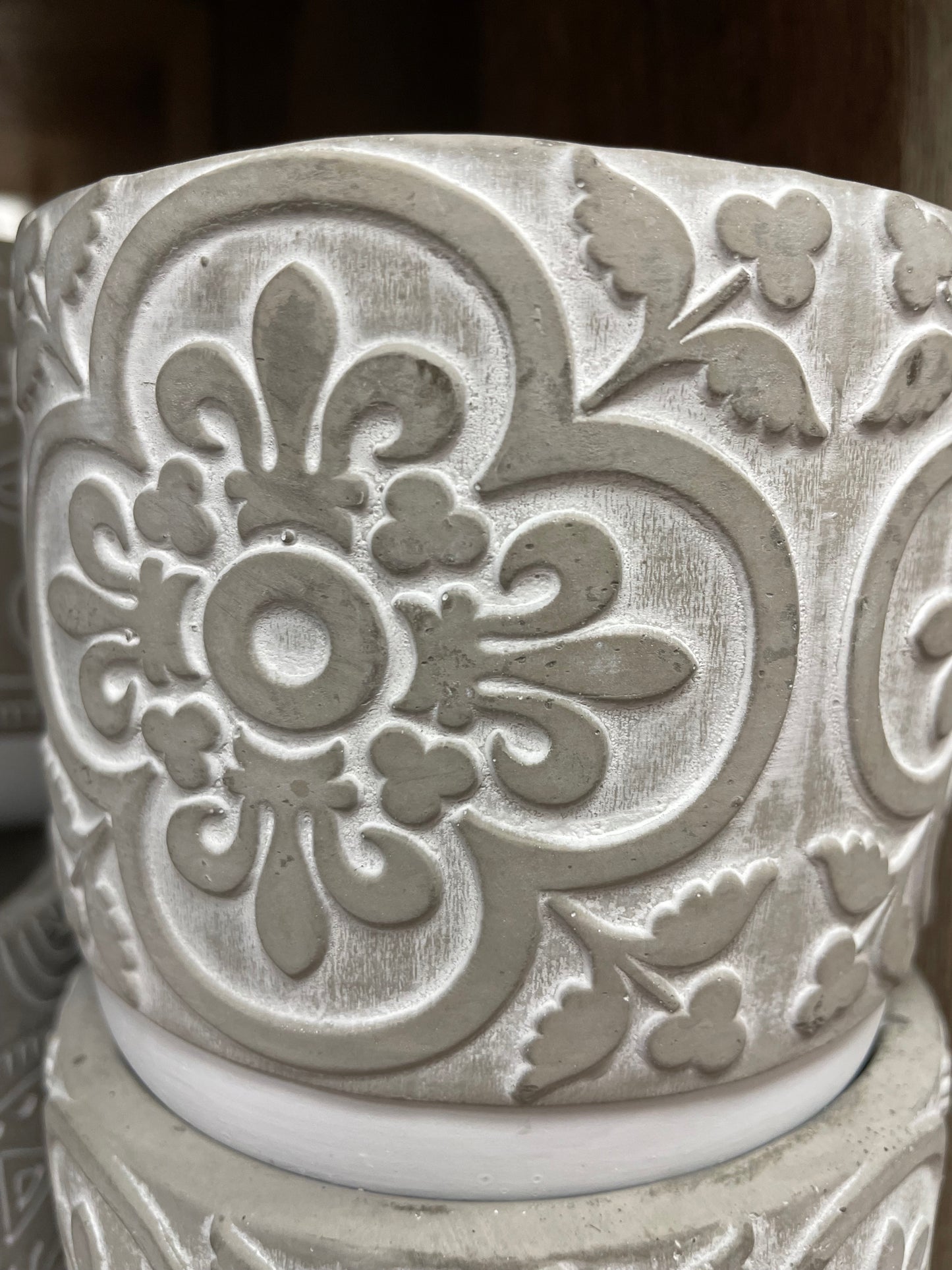 PATTERNED CEMENT FLOWER POT / S69
