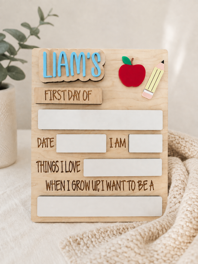 APPLE & PENCIL FIRST + LAST DAY OF SCHOOL SIGN