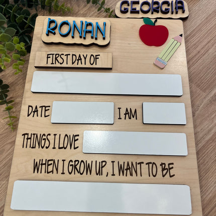 APPLE & PENCIL FIRST + LAST DAY OF SCHOOL SIGN
