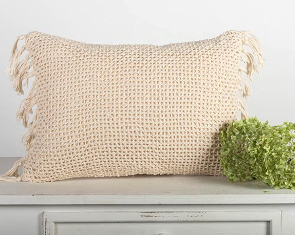 KNITTED PILLOW / F063