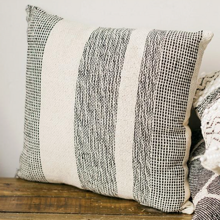 PATTERNED PILLOW / F006