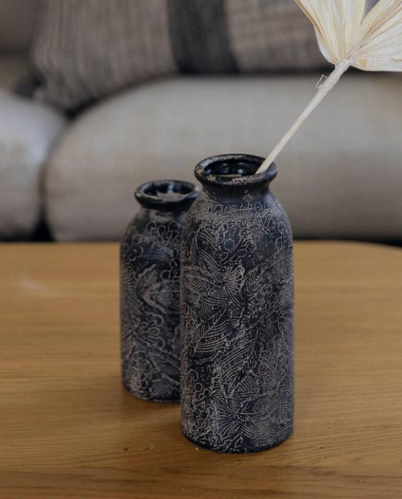 BLACK DESIGNED CERAMIC VASE / F192