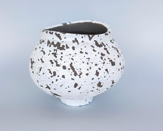 CHIP TERRACOTA VASE / F461