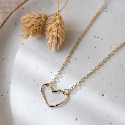 AMORE NECKLACE