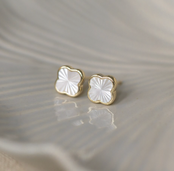 ANIKA STUDS