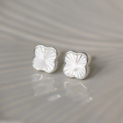 ANIKA STUDS