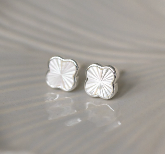 ANIKA STUDS