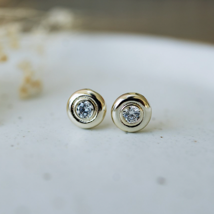 GLIMMER DISC STUDS