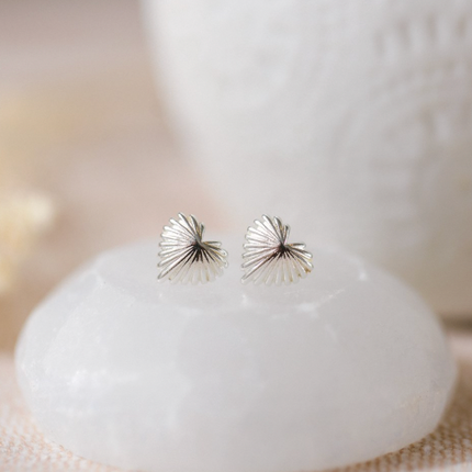 SEASHELL HEART STUDS