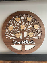 Load image into Gallery viewer, CIRCULAR GRANDKIDS TREE
