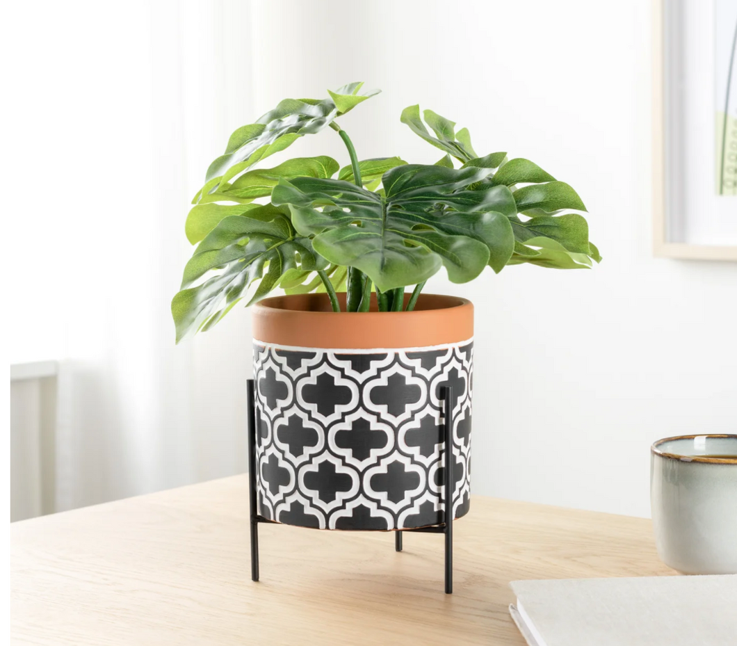 BLACK ARABESQUE POT ON STAND / TT904168