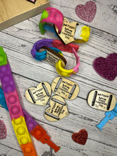 Load image into Gallery viewer, Valentine&#39;s Poppit Bracelets

