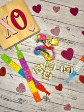 Load image into Gallery viewer, Valentine&#39;s Poppit Bracelets

